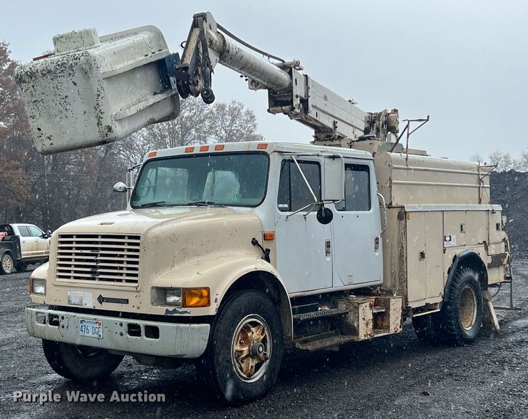 image for item KF9756 1990 International 4700  crew cab bucket truck