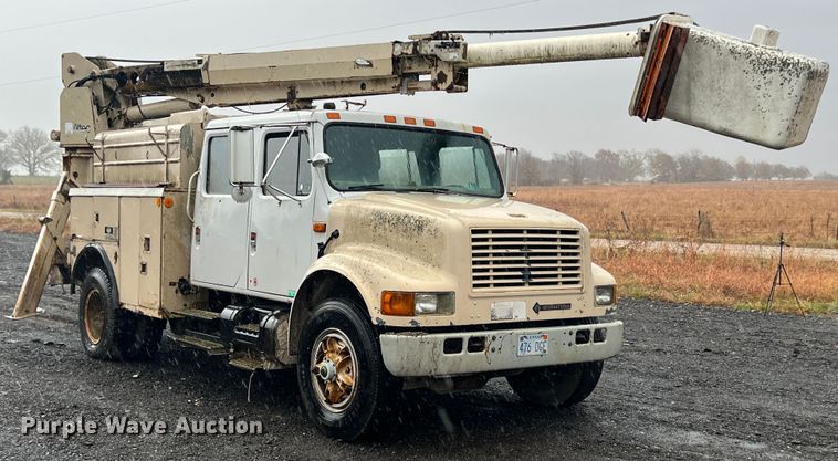 image for item KF9756 1990 International 4700  crew cab bucket truck