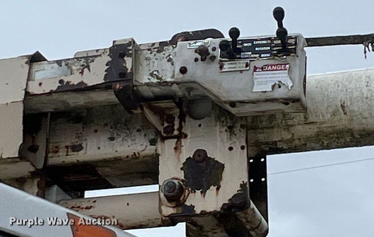 image for item KF9756 1990 International 4700  crew cab bucket truck