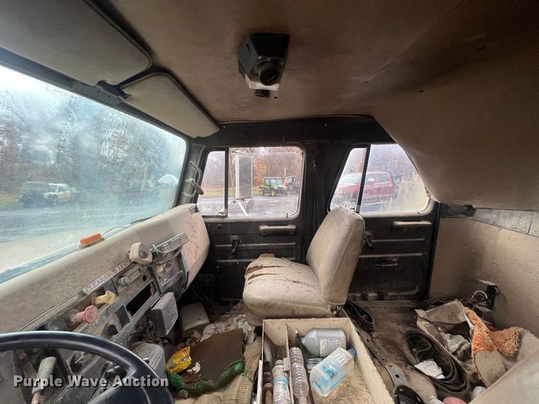 image for item KF9756 1990 International 4700  crew cab bucket truck