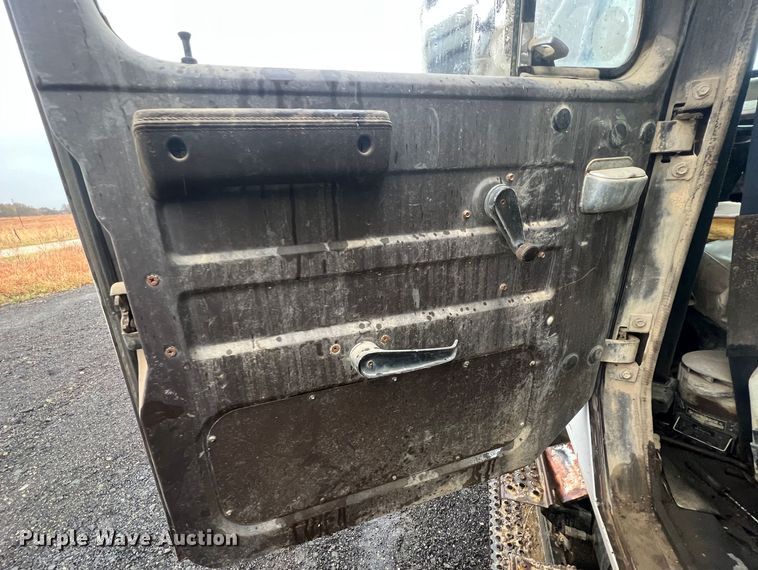 image for item KF9756 1990 International 4700  crew cab bucket truck