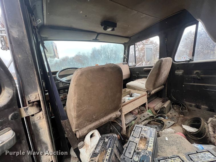 image for item KF9756 1990 International 4700  crew cab bucket truck