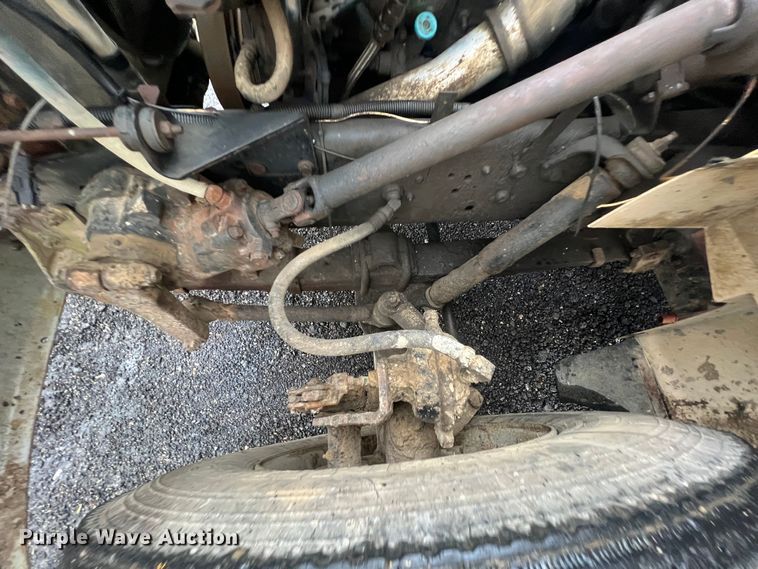 image for item KF9756 1990 International 4700  crew cab bucket truck