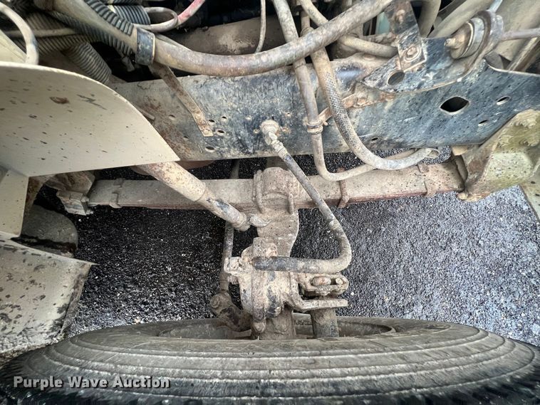 image for item KF9756 1990 International 4700  crew cab bucket truck