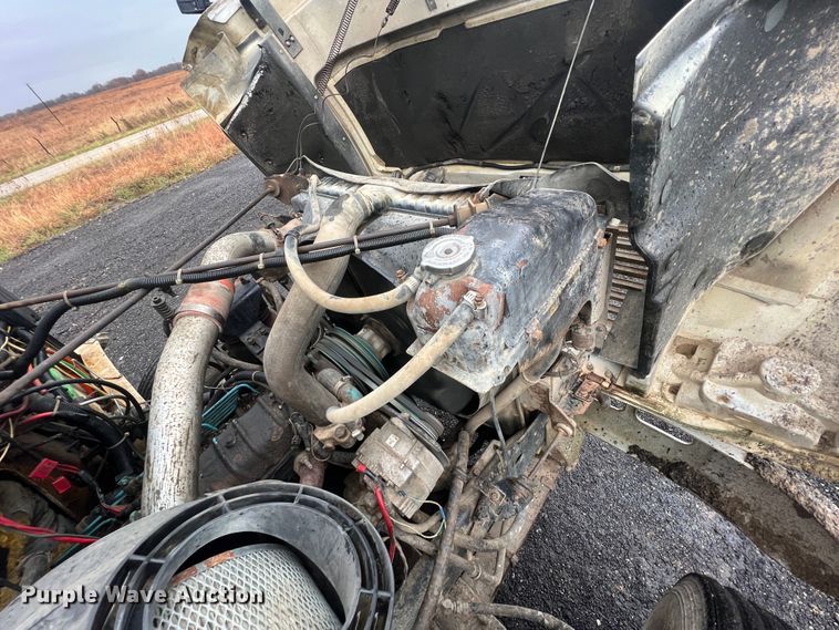 image for item KF9756 1990 International 4700  crew cab bucket truck