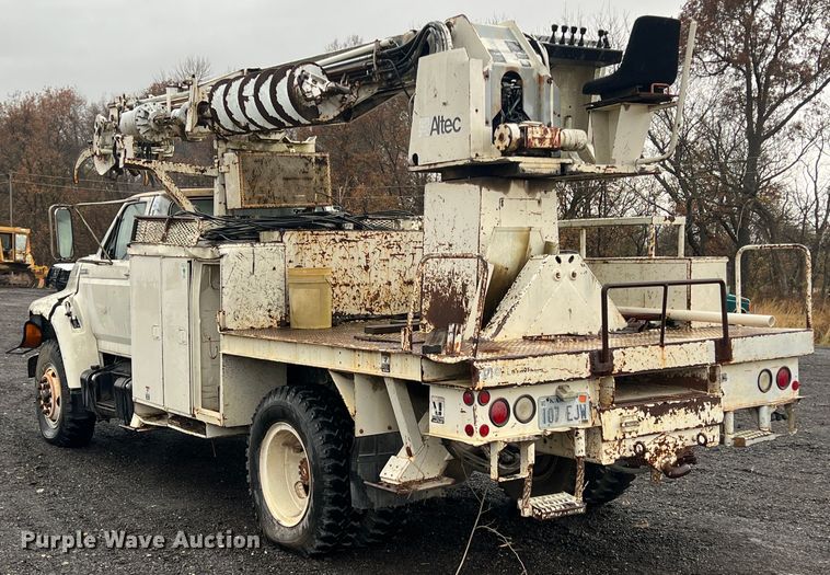 image for item KF9759 1997 Ford F800  digger derrick truck