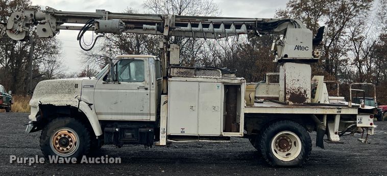 image for item KF9759 1997 Ford F800  digger derrick truck