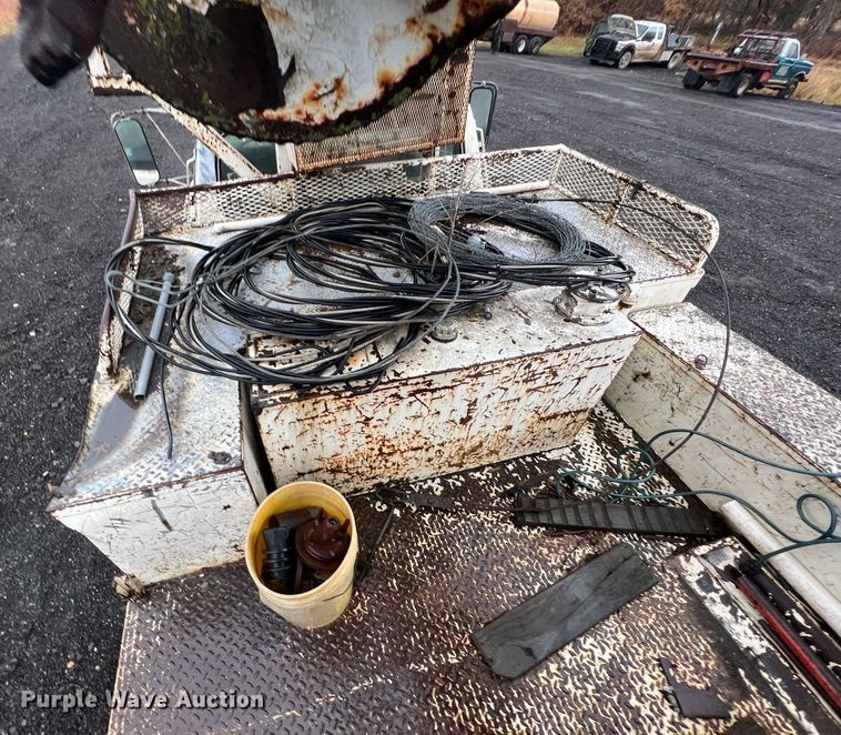 image for item KF9759 1997 Ford F800  digger derrick truck