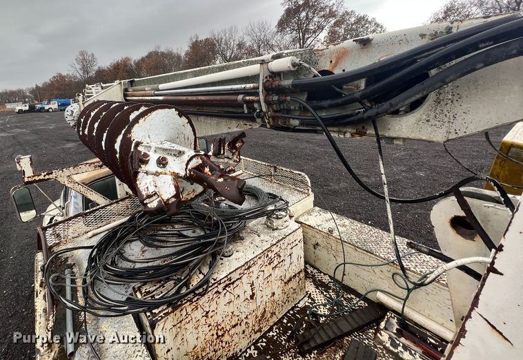 image for item KF9759 1997 Ford F800  digger derrick truck