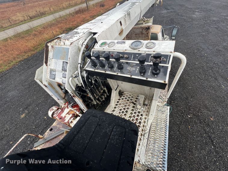 image for item KF9759 1997 Ford F800  digger derrick truck