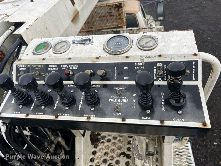 image for item KF9759 1997 Ford F800  digger derrick truck