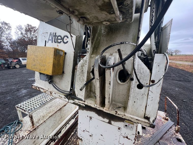 image for item KF9759 1997 Ford F800  digger derrick truck