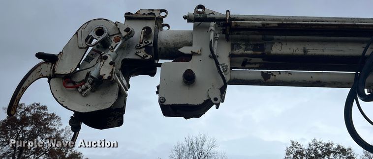 image for item KF9759 1997 Ford F800  digger derrick truck