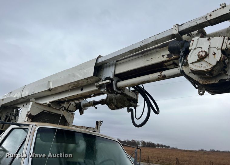 image for item KF9759 1997 Ford F800  digger derrick truck