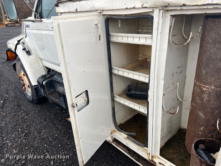 image for item KF9759 1997 Ford F800  digger derrick truck