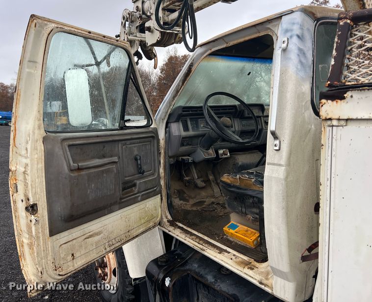 image for item KF9759 1997 Ford F800  digger derrick truck