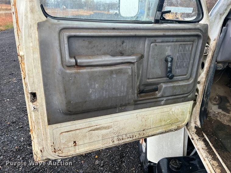 image for item KF9759 1997 Ford F800  digger derrick truck