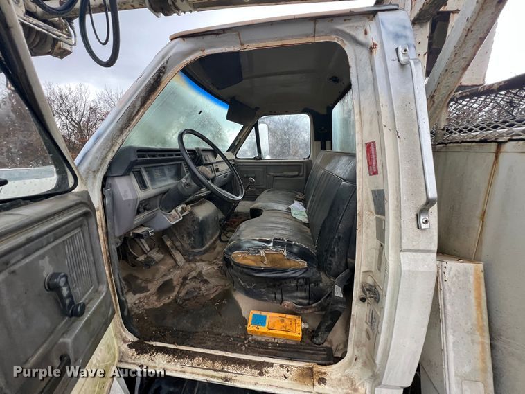 image for item KF9759 1997 Ford F800  digger derrick truck