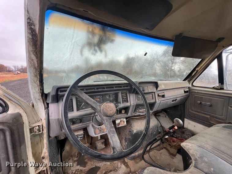 image for item KF9759 1997 Ford F800  digger derrick truck