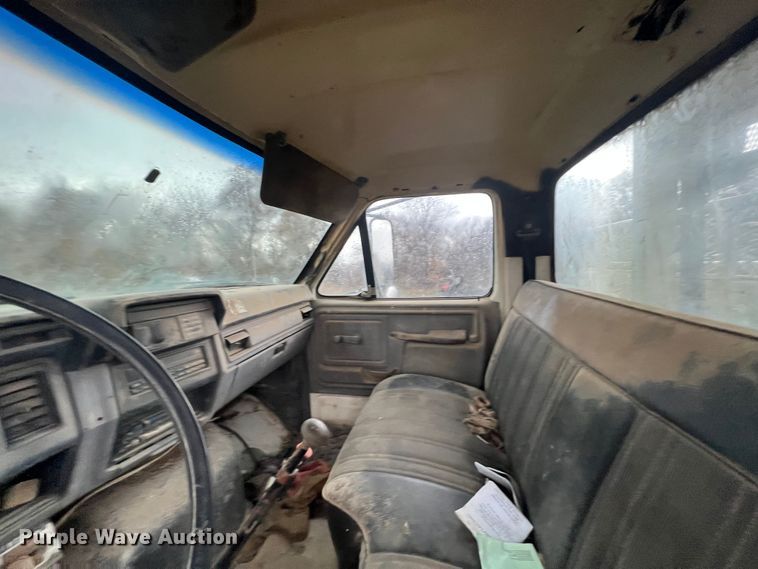 image for item KF9759 1997 Ford F800  digger derrick truck