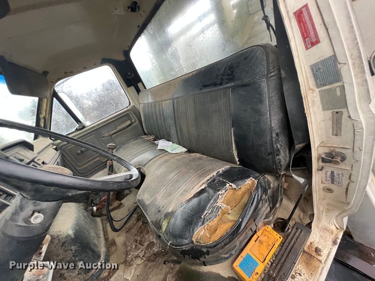 image for item KF9759 1997 Ford F800  digger derrick truck