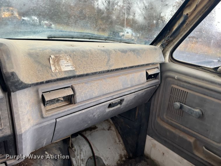 image for item KF9759 1997 Ford F800  digger derrick truck