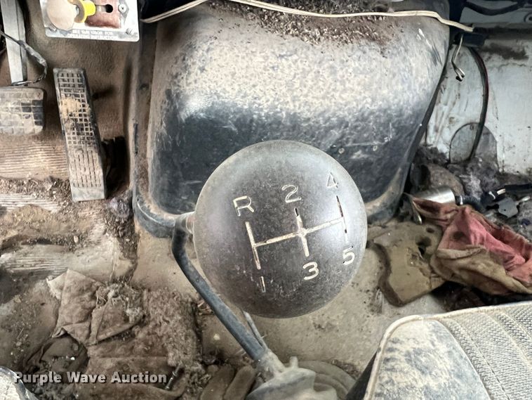 image for item KF9759 1997 Ford F800  digger derrick truck