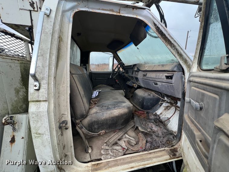 image for item KF9759 1997 Ford F800  digger derrick truck