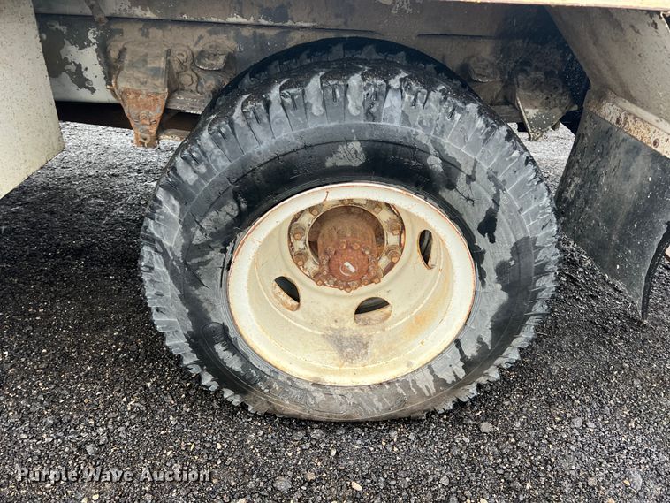 image for item KF9759 1997 Ford F800  digger derrick truck