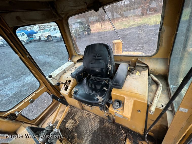 image for item KF9765 1991 Fiat-Allis 10C  dozer