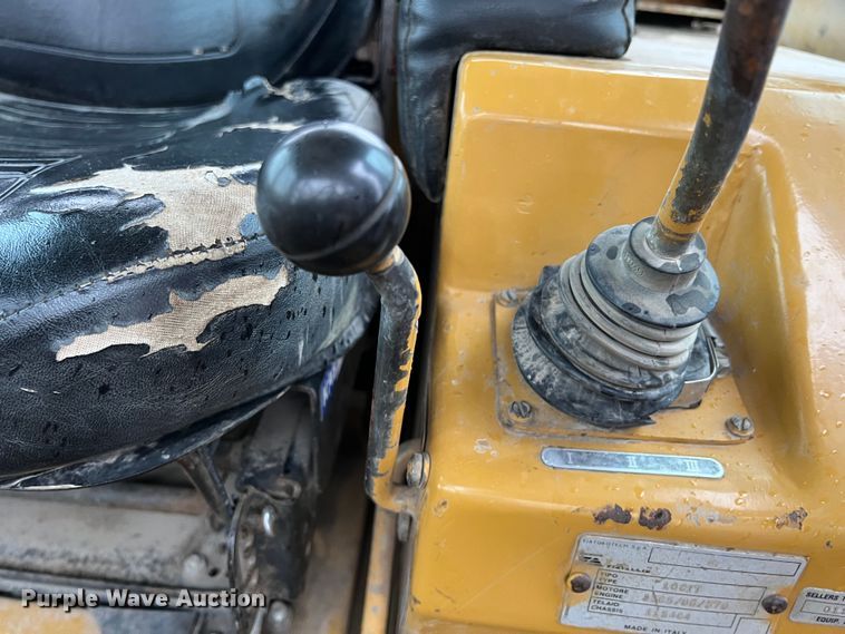 image for item KF9765 1991 Fiat-Allis 10C  dozer