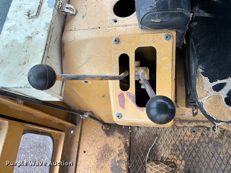 image for item KF9765 1991 Fiat-Allis 10C  dozer