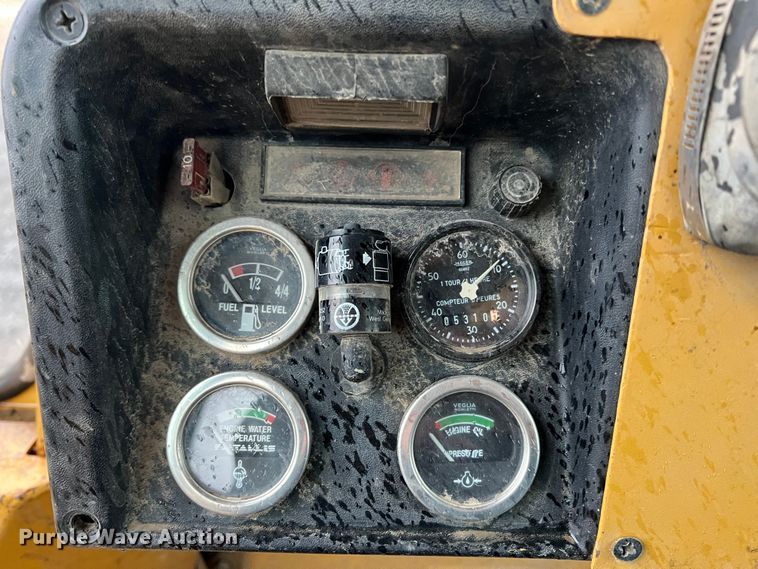 image for item KF9765 1991 Fiat-Allis 10C  dozer