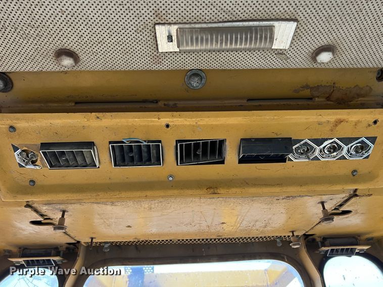 image for item KF9765 1991 Fiat-Allis 10C  dozer