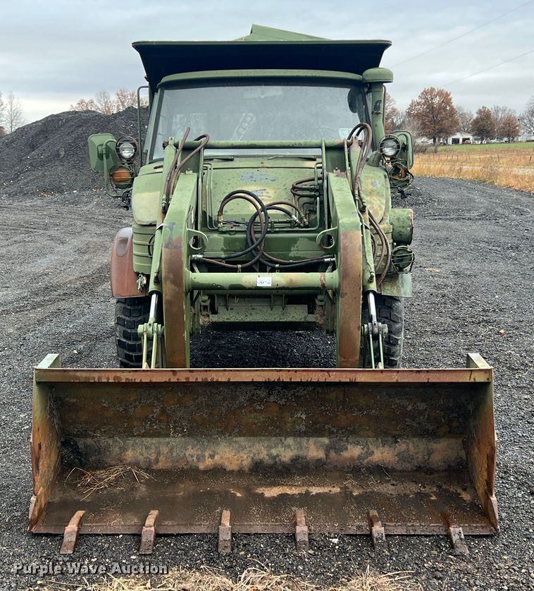 image for item KF9767 1990 Freightliner FLU419  emplacement excavator