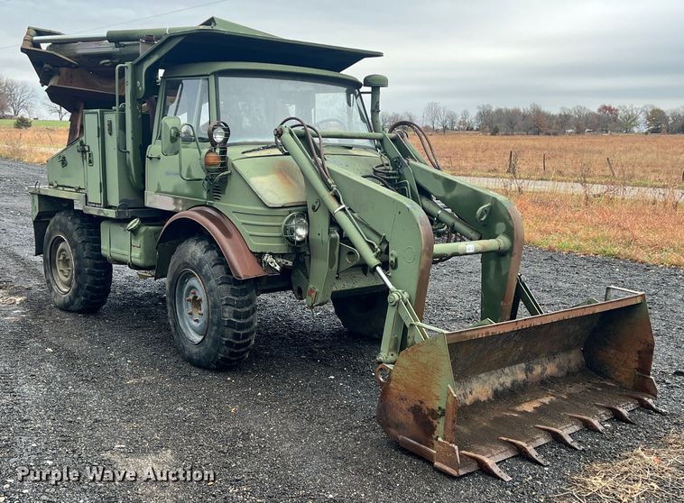 image for item KF9767 1990 Freightliner FLU419  emplacement excavator