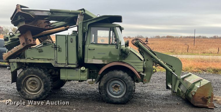 image for item KF9767 1990 Freightliner FLU419  emplacement excavator