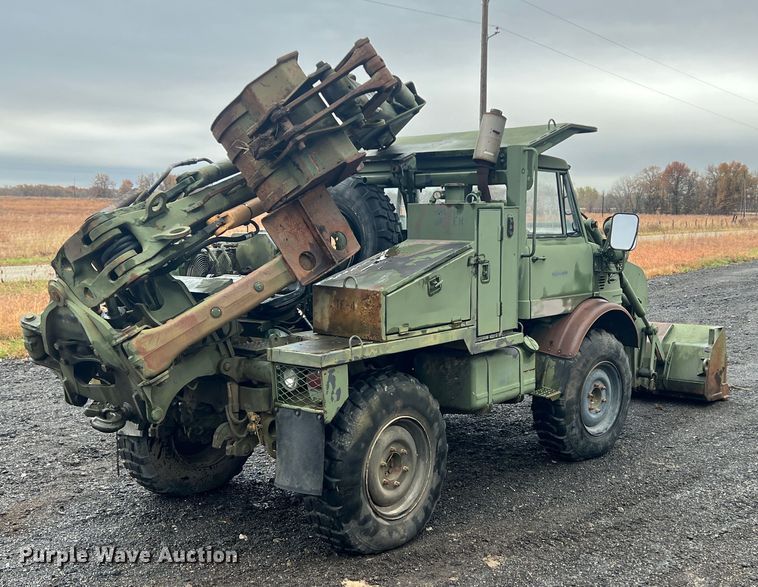 image for item KF9767 1990 Freightliner FLU419  emplacement excavator