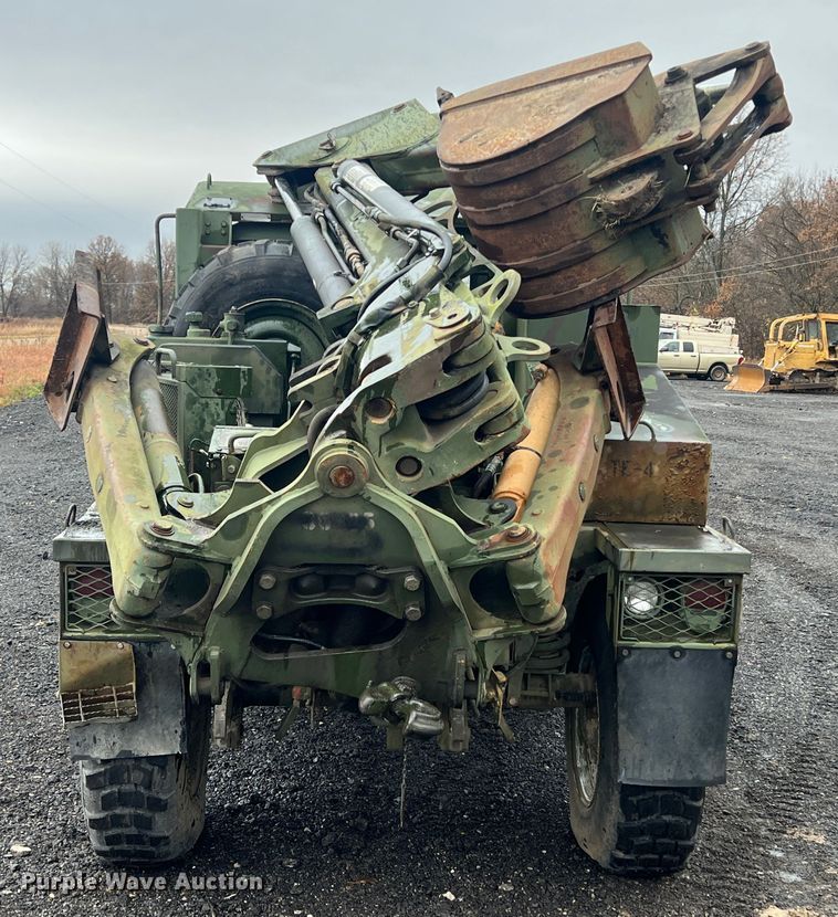 image for item KF9767 1990 Freightliner FLU419  emplacement excavator