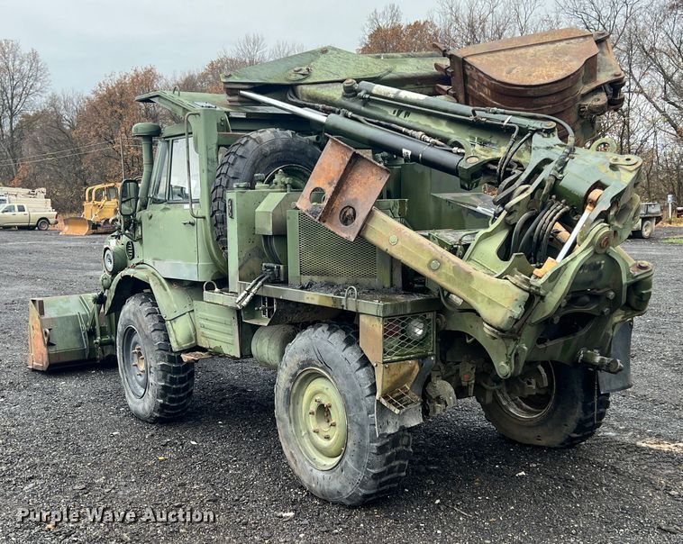 image for item KF9767 1990 Freightliner FLU419  emplacement excavator