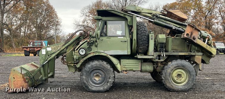 image for item KF9767 1990 Freightliner FLU419  emplacement excavator