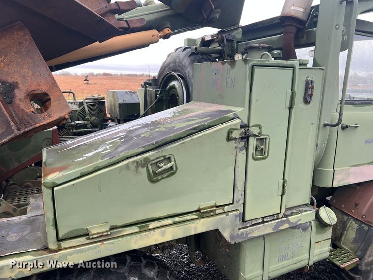 image for item KF9767 1990 Freightliner FLU419  emplacement excavator