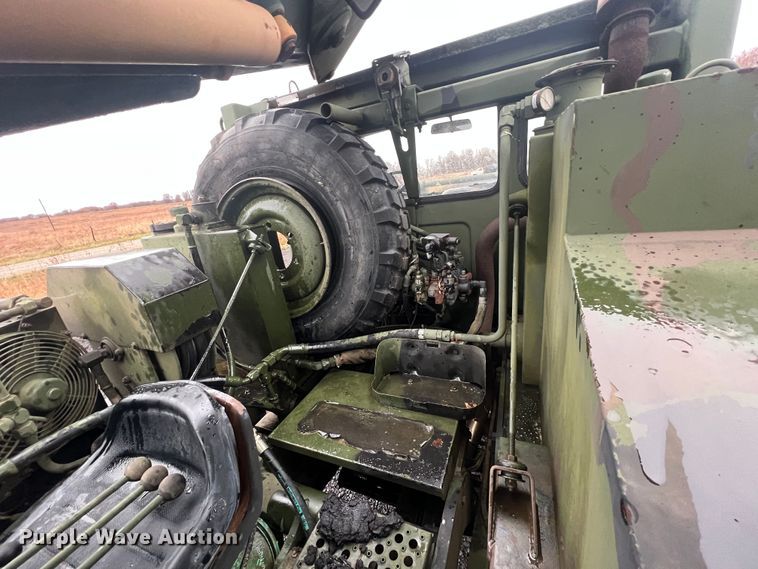 image for item KF9767 1990 Freightliner FLU419  emplacement excavator