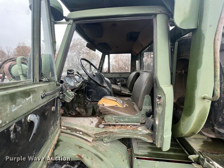 image for item KF9767 1990 Freightliner FLU419  emplacement excavator