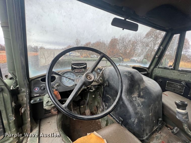 image for item KF9767 1990 Freightliner FLU419  emplacement excavator