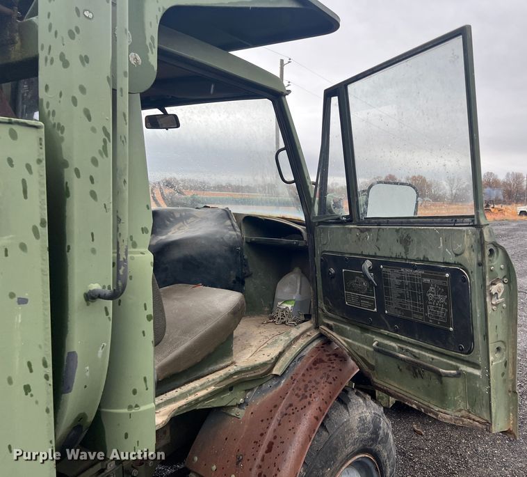 image for item KF9767 1990 Freightliner FLU419  emplacement excavator