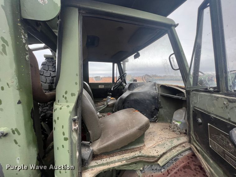 image for item KF9767 1990 Freightliner FLU419  emplacement excavator