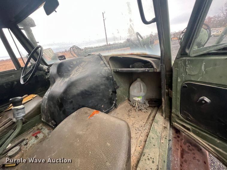 image for item KF9767 1990 Freightliner FLU419  emplacement excavator