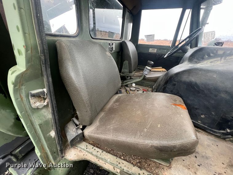 image for item KF9767 1990 Freightliner FLU419  emplacement excavator