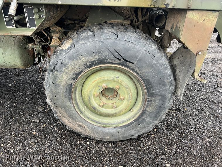 image for item KF9767 1990 Freightliner FLU419  emplacement excavator